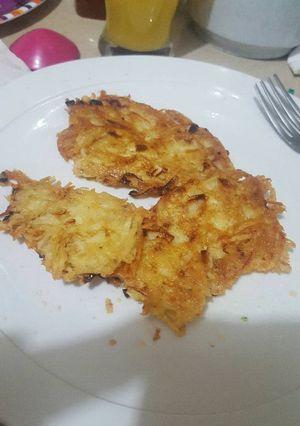 Una foto de Tortitas de papa rallada