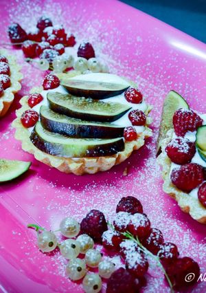 Foto di Crostatine con ricotta e frutta fresca