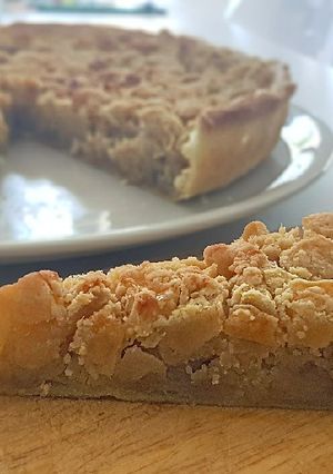 Une photo de 56• 🥧 Tarte à la banane Crumble aux pommes «Healthy» 🍌🍎