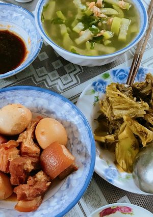 Hình của món Thịt kho nước dừa bằng nồi áp suất điện.