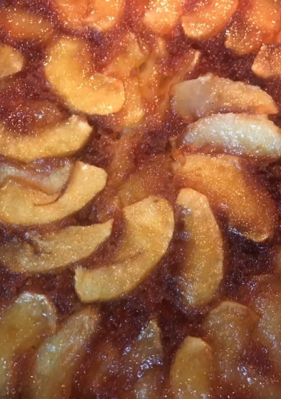 Una foto de Torta invertida de manzanas