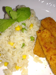 Foto de Arroz de Ervilhas e Milho com Douradinhos de Pescada