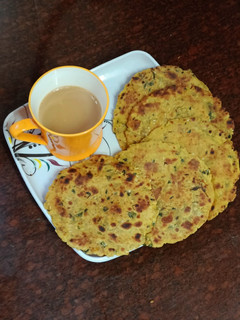 મેથી ની ભાજી ના થેપલા (Methi Bhaji Thepla Recipe In Gujarati) રેસીપી મુખ્ય ફોટો