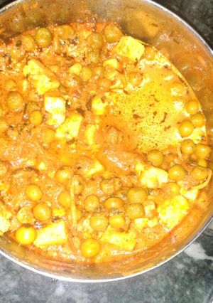 मटर पनीर (matar paneer recipe in Hindi) रेसिपी मुख्य फोटो