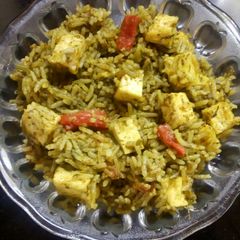 A picture of Hariyali paneer pulao.