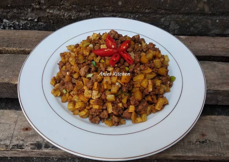 Langkah memasak Tumis Kentang Daging Giling yang Bikin Ngiler