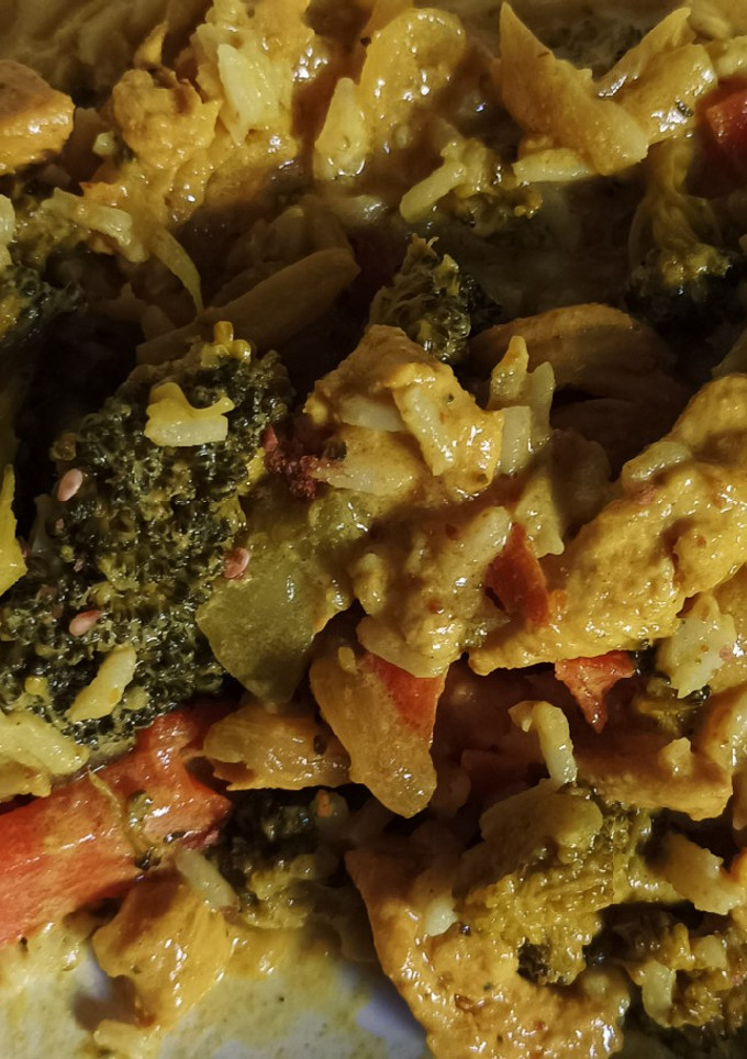 Una foto de Pollo al curry estilo thai