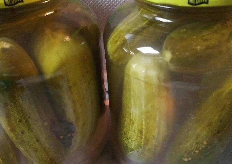 How to Make Super Quick Homemade Pink Hue Pickles