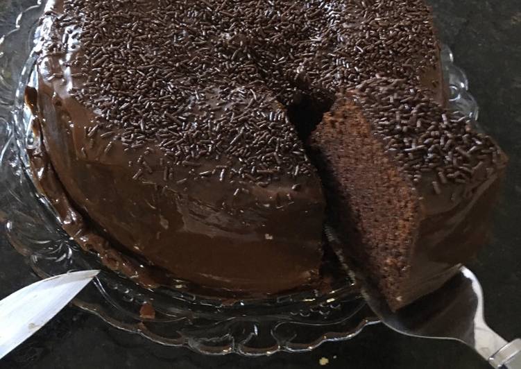 Bolo de chocolate molhadão