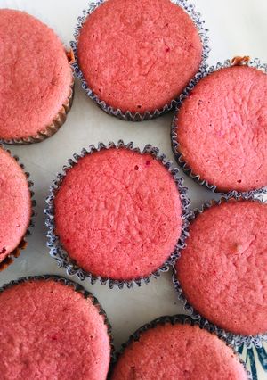 A picture of Strawberry flavored cupcakes.