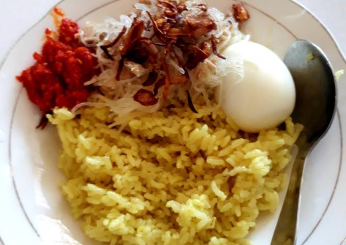 Nasi kuning gorontalo (tips agar nasinya pulen dan terpisah2)