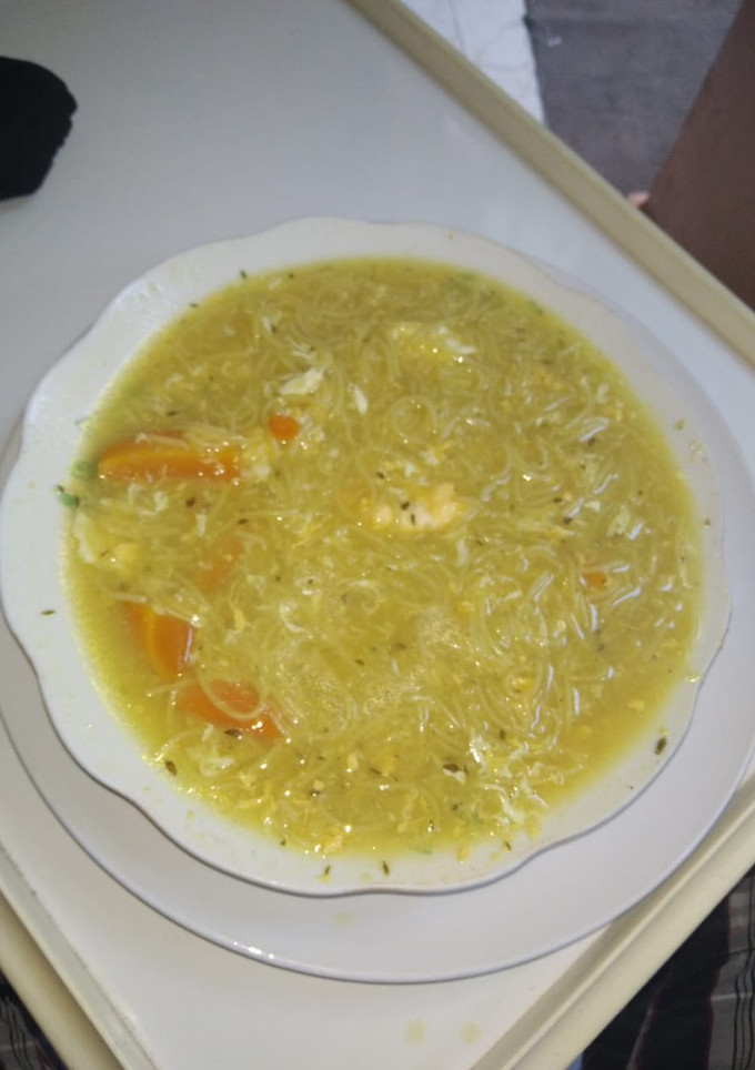 Una foto de Sopa con huevo