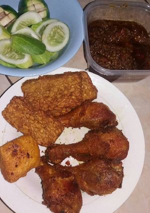 Foto resep Ayam tempe tahu goreng (ungkep)