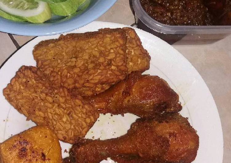 Resep Ayam tempe tahu goreng ungkep oleh Ayunda Cookpad