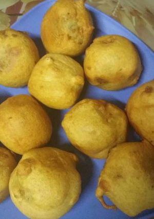 A picture of Vada pav.