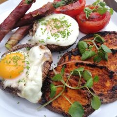 A picture of Bbq breakfast.