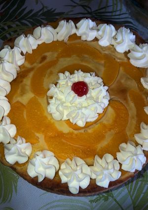 Una foto de Torta invertida con durazno, sin caramelo🍑🍑