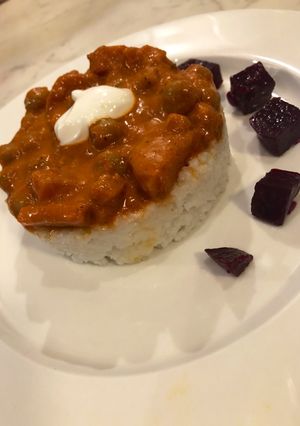 Csicseriborsó pörkölt, rizzsel és cékla chutney-val recept fotója