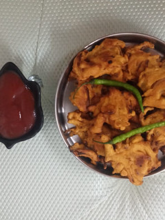 प्याज पकौड़े (Pyaz Pakode recipe in hindi) रेसिपी मुख्य फोटो