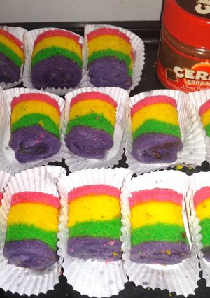 Foto resep Mini Rainbow Roll Cake ekonomis + Tips cara menggulung
