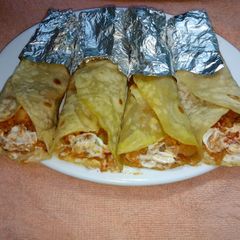 A picture of Chicken mayo garlic roll.