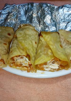 A picture of Chicken mayo garlic roll.