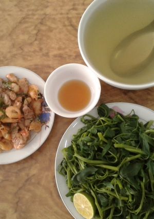 Hình của món Tôm rang thịt vs rau muống luộc cho bữa trưa hè nóng nực.