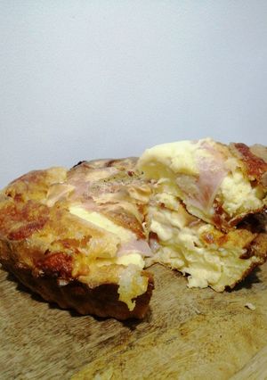 Una foto de Pastel de jamón y queso licuado sin gluten 🧀🍖
