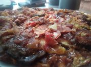 Una foto de salsa de tocineta