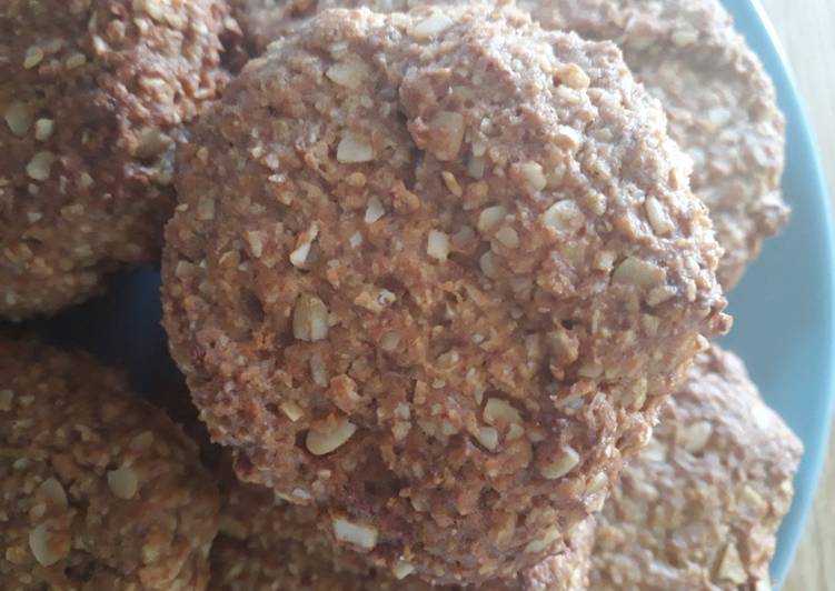 Peanut butter and banana oat "cookies"