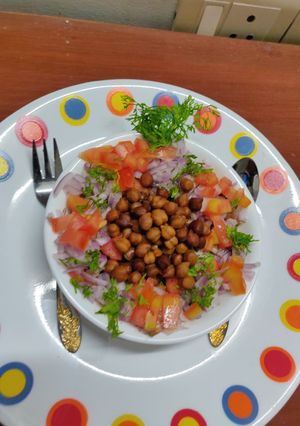 चणा सॅलेड (chana salad recipe in marathi) रेसिपी चे मुख्य फोटो 