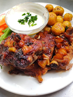 Una foto de Costillas de cerdo con salsa de piña y albahaca picante