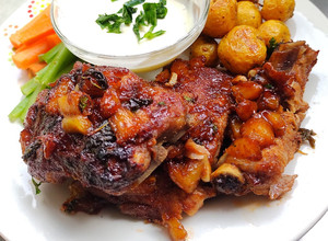 Una foto de Costillas de cerdo con salsa de piña y albahaca picante