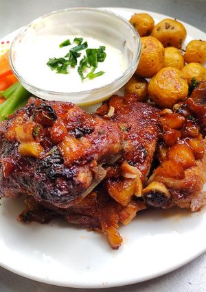 Una foto de Costillas de cerdo con salsa de piña y albahaca picante