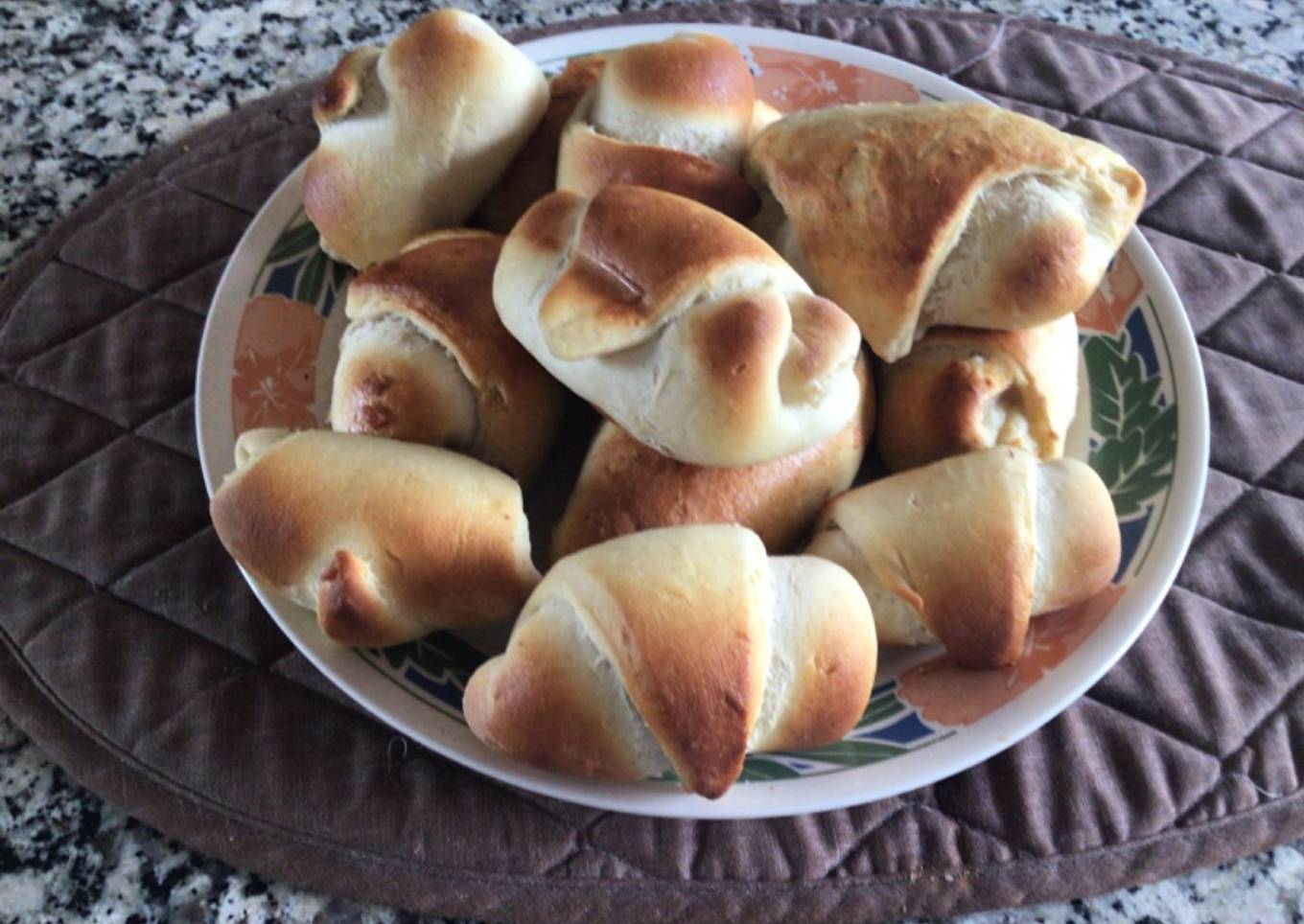 Cachitos de jamón venezolanos