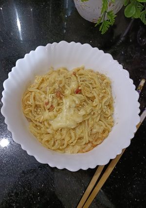صورة لوصفة نودلز بالجبن والطماطم🍜💗