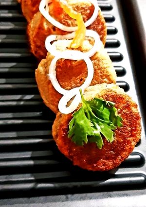 A picture of Dahi ka kabab/Kabab with Hungcurd.
