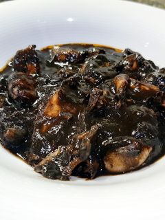 Una foto de Chipirones en tinta