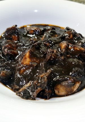 Una foto de Chipirones en tinta