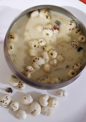 A picture of Gur makhana amrit.
