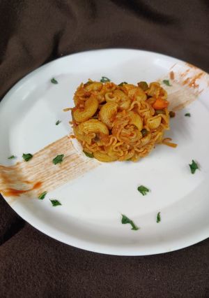 A picture of Schezwan vegetable noodles pasta.