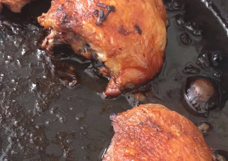 Sobrecoxa de frango assadas - Tudogosreceitas