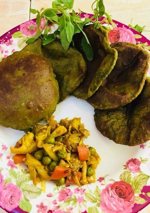 A picture of Bathua puri.