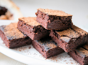 Paleo brownie céklából (gluténmentes, laktózmentes, cukormentes, tojásmentes, vegán) recept fotója