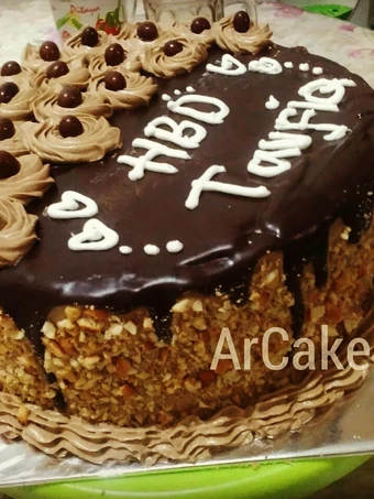 Langkah Mudah untuk Membikin Resep  Kue Ultah coklat dan buttercream cappuchino yang Sempurna, Lezat