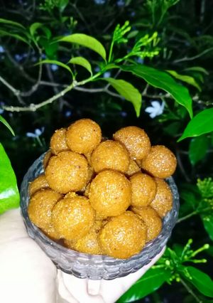 গুড় এর নারকেল নাড়ু(gur er narkel naru recipe in Bengali) রেসিপির প্রধান ছবি