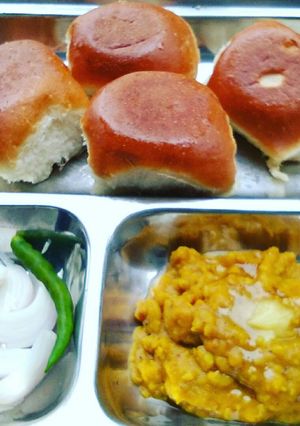 A picture of Pav bhaji.