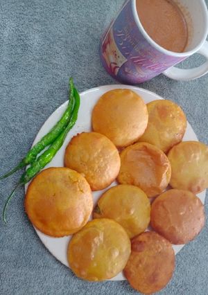 આલુપુરી (Alu puri recipe in Gujarati) રેસીપી મુખ્ય ફોટો