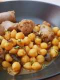 Garbanzos con butifarra y cogumelos