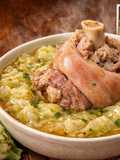 Caldo de codillo y col